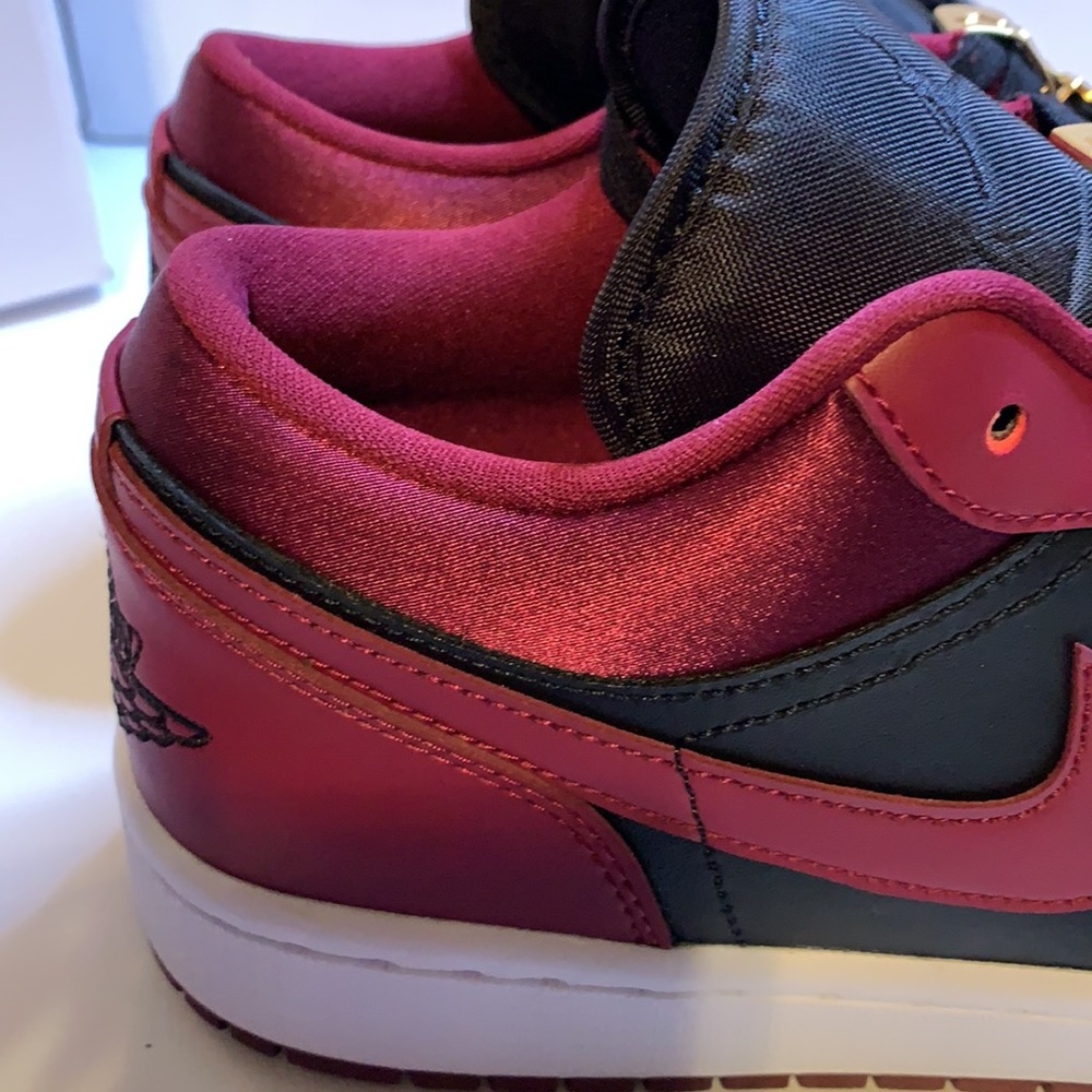 *SOLD* Air Jordan 1 Low Special Edition - Picture 7 of 14